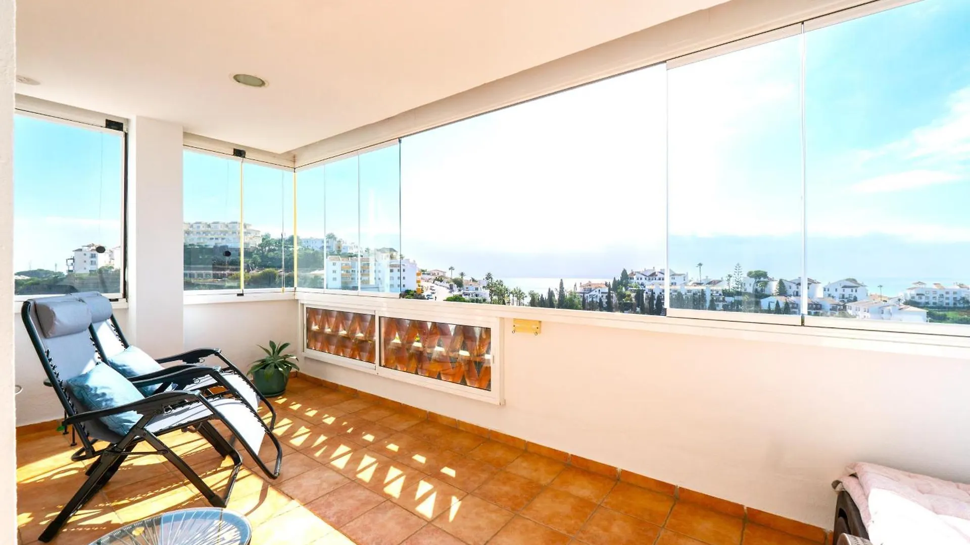 Golf Gardens Miraflores - Bright And Spacious Apartment Sitio de Calahonda