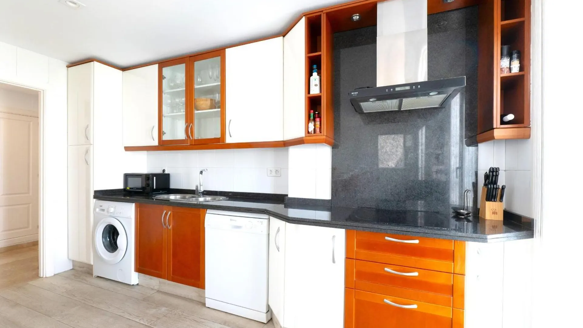 Golf Gardens Miraflores - Bright And Spacious Apartment Sitio de Calahonda