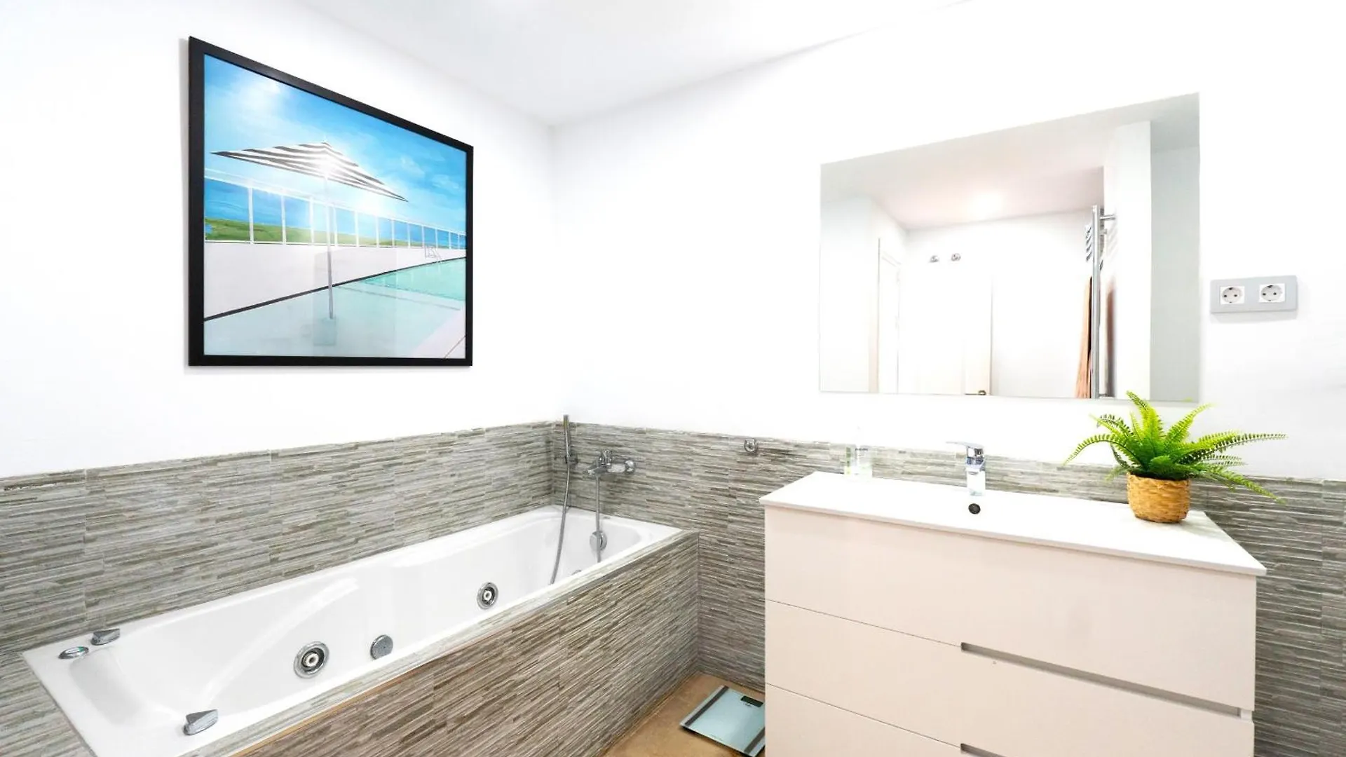 Golf Gardens Miraflores - Bright And Spacious Apartment Sitio de Calahonda